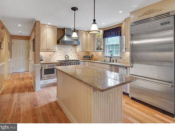 5th image of 177 Algonquin Trl