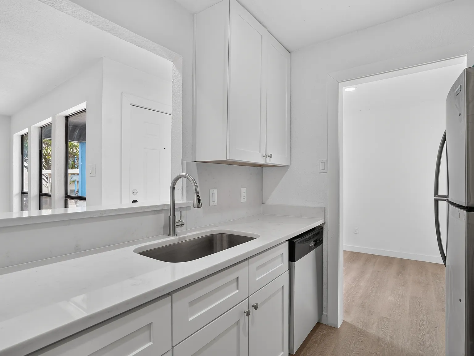 2 bed, 2.5 bath, 1056 sqft, $1,700 — Photo 2