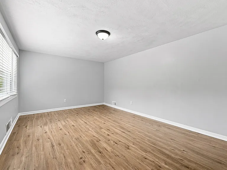 56 Pointview Rd — Photo 5