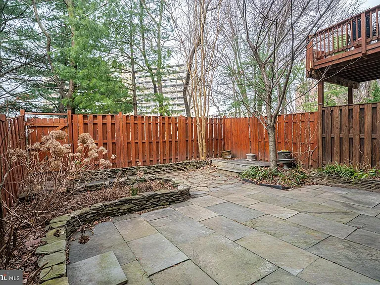 437 Clayton Ln — Photo 26