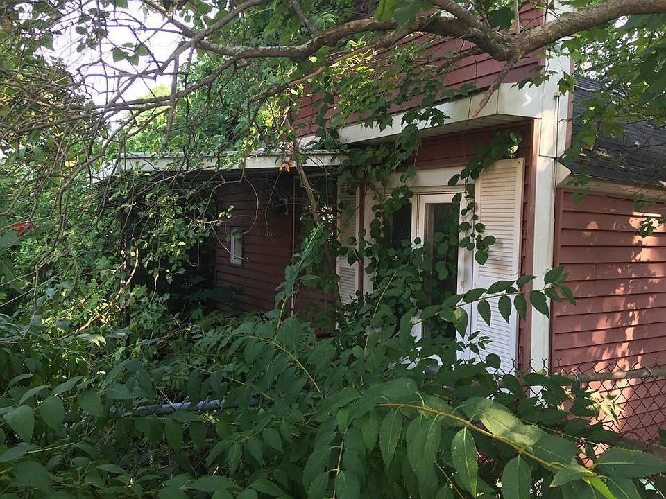 2nd image of 861 Main St