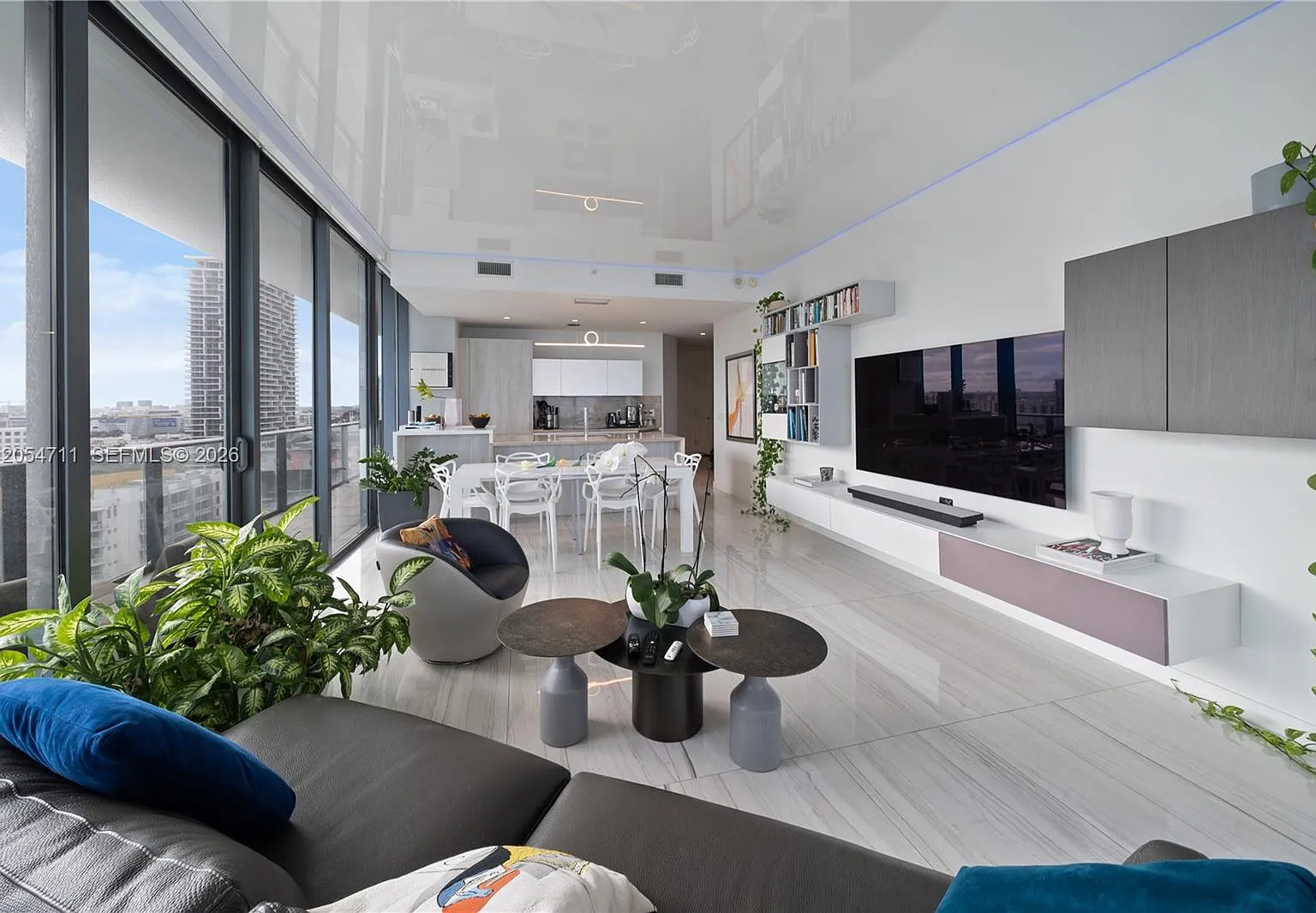 Gran Paraiso Condo — Photo 3