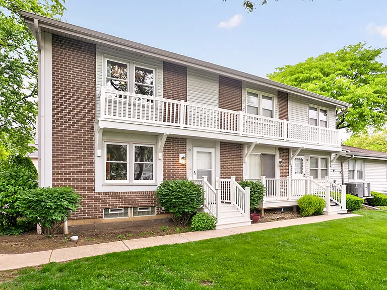 212 Amherst Ct #C — Photo 2
