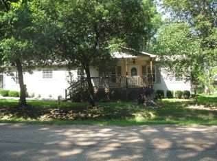 302 Live Oak Ln, Mabank, TX 75156