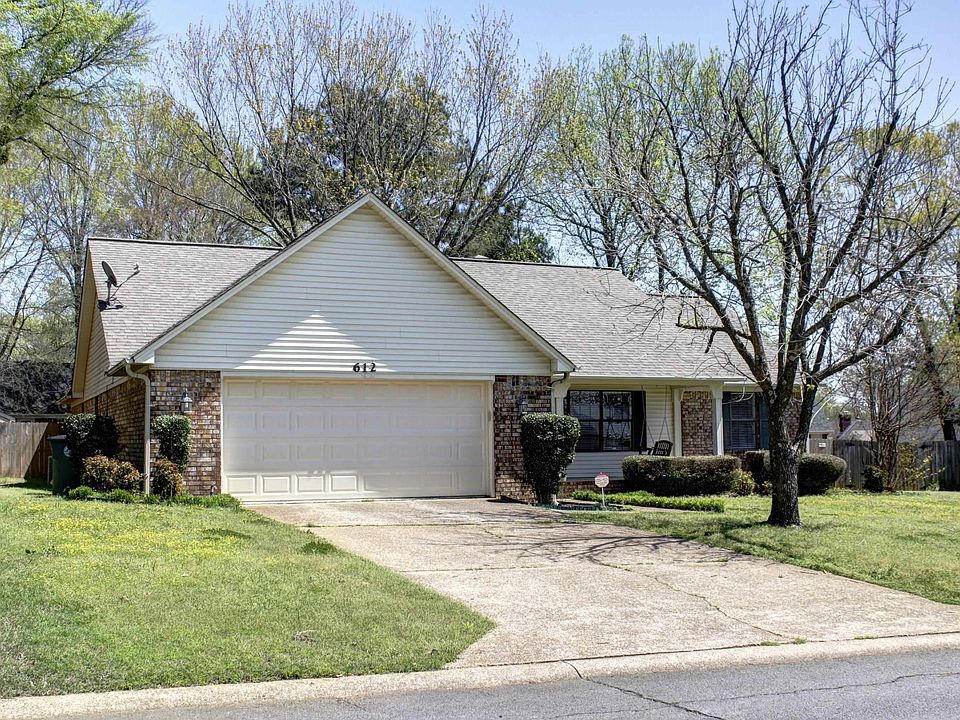 1st image of 612 Live Oak Dr