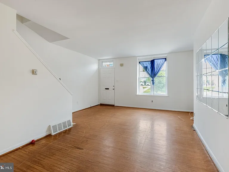 3306 Haverford Ave — Photo 4