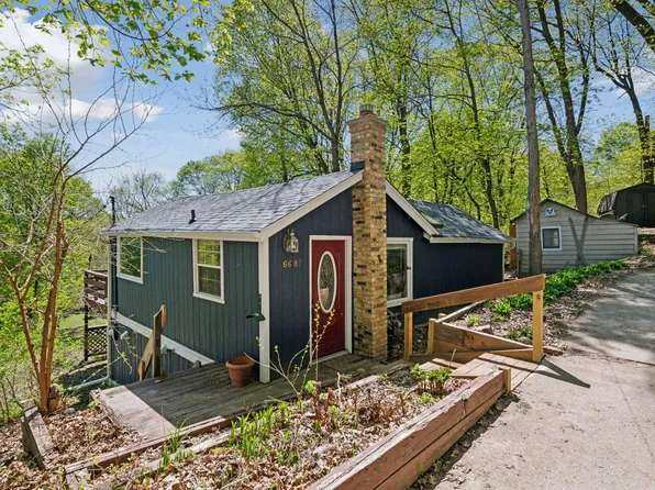 6687 Deerwood St, Chanhassen, MN 55317