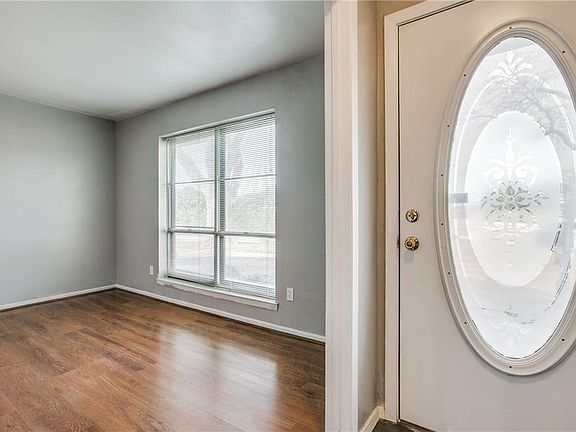 5th image of 2301 Catalina Dr