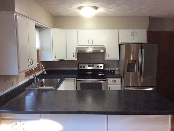 3rd image of 1105 Miller St