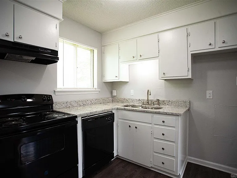 817 Greenlea Dr — Photo 6