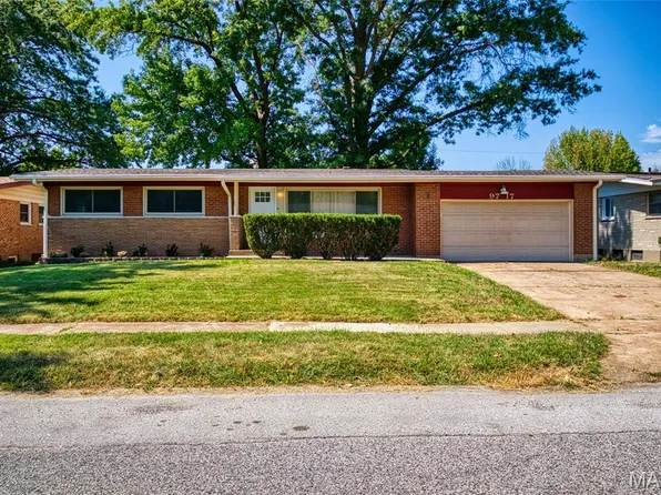 9717 Perch Dr, Saint Louis, MO 63136