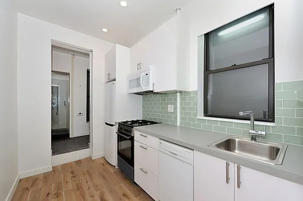 Rented by Aether Property Group | media 33