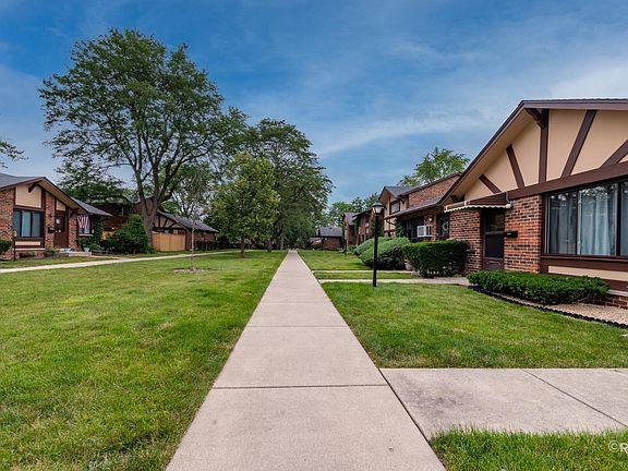 2nd image of 1S269 Dillon Ln #0