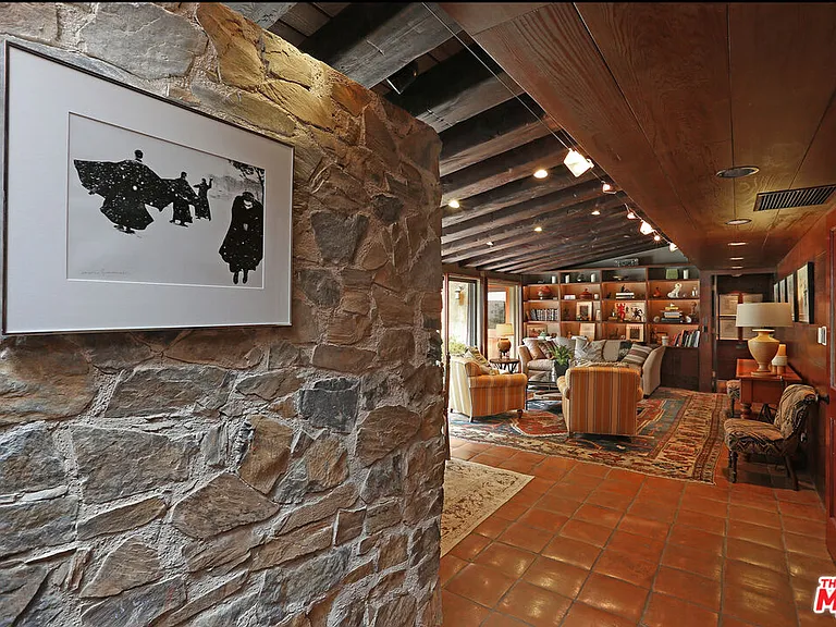 2673 Mandeville Canyon Rd — Photo 7