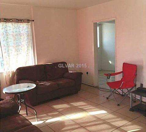 3rd image of 2215 Poplar Ave