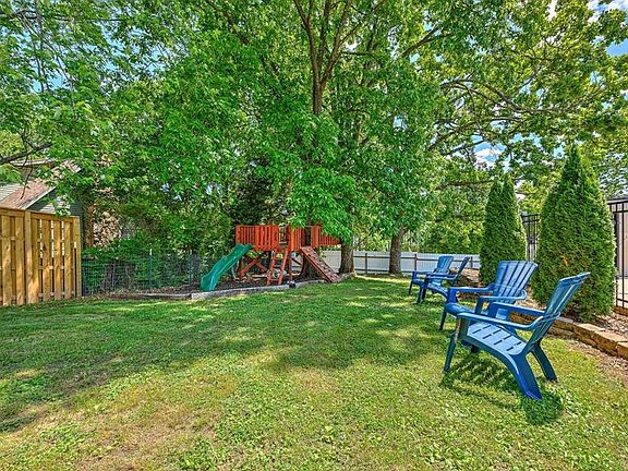 5th image of 3601 W Seneca Ct
