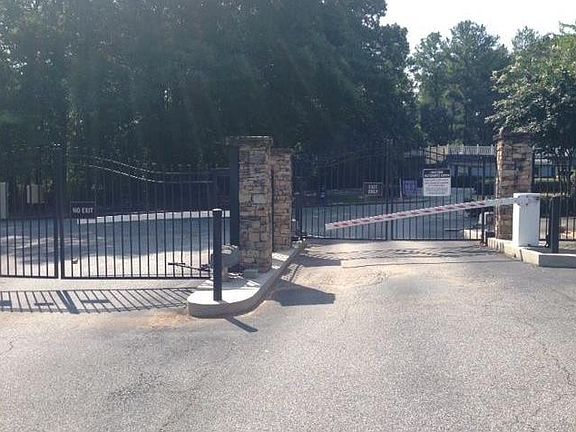 4th image of 8701 Dunwoody Pl Unit F
