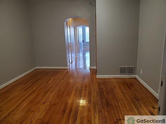 3rd image of 6730 S Clyde Ave #2