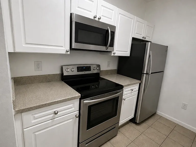 729 Celebration Ave — Photo 10
