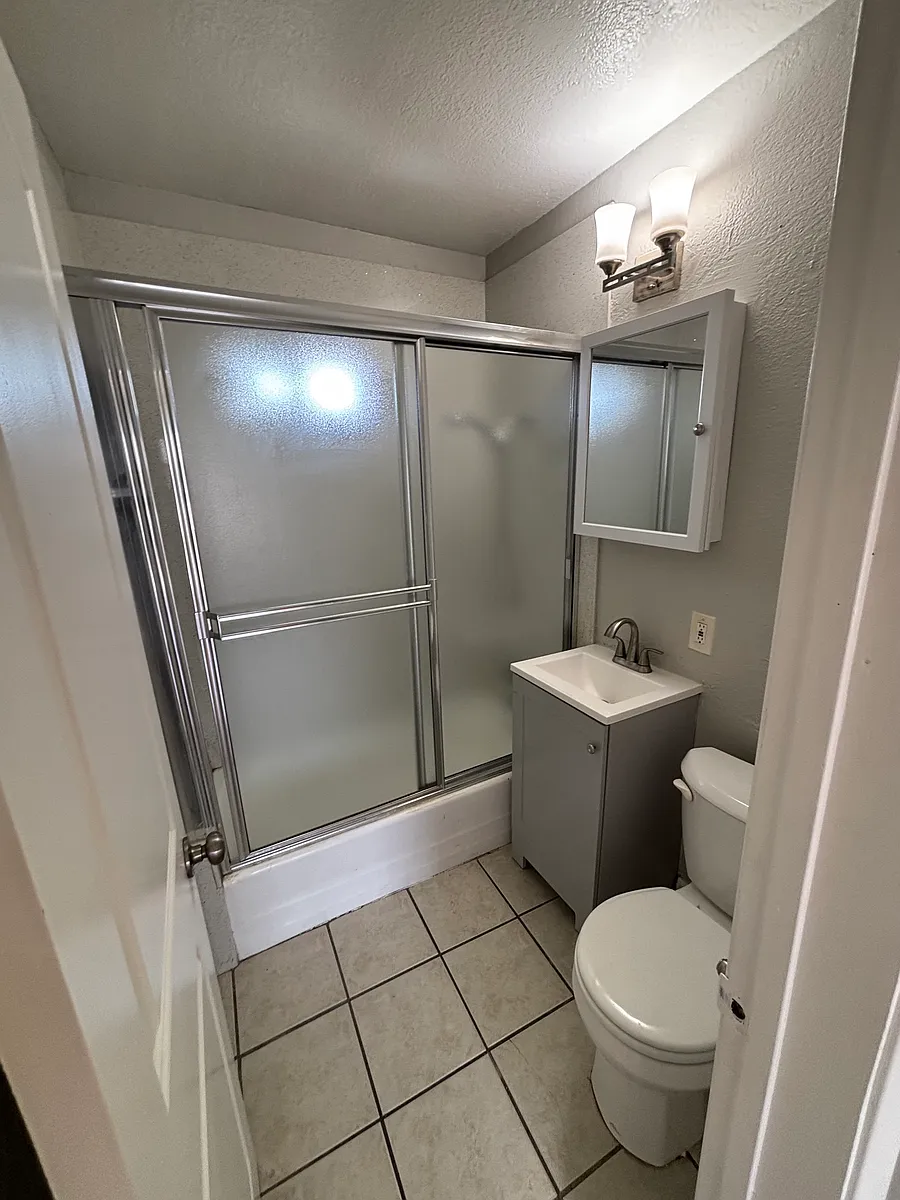 Building Photo - 815 W 137th St #5