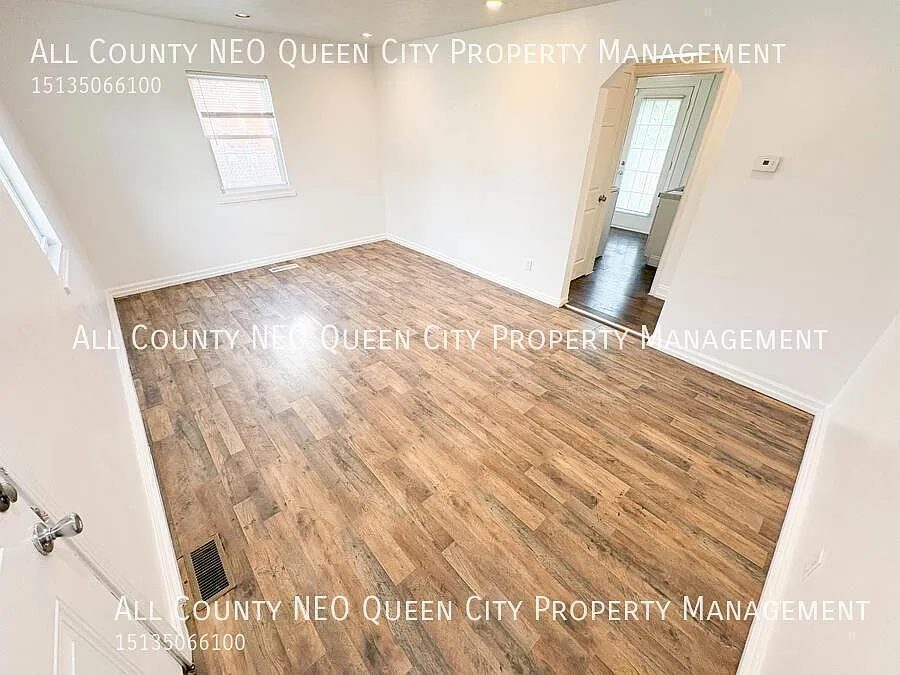 Spacious 3-Bedroom Home with Basement & Upper Deck! — Photo 3
