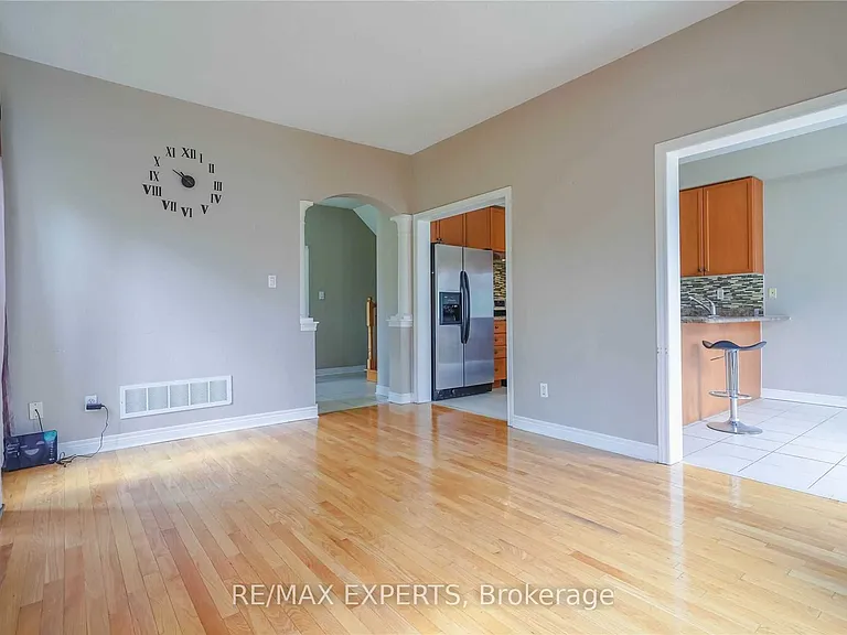 33 Saltspring Dr — Photo 8