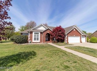 1624 Lakeview Dr, Webb City, MO 64870