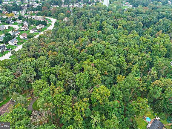 3rd image of 607 Edgewood Rd