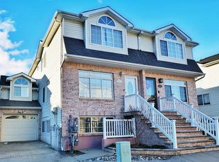 125 Darnell Ln, Staten Island, NY 10309