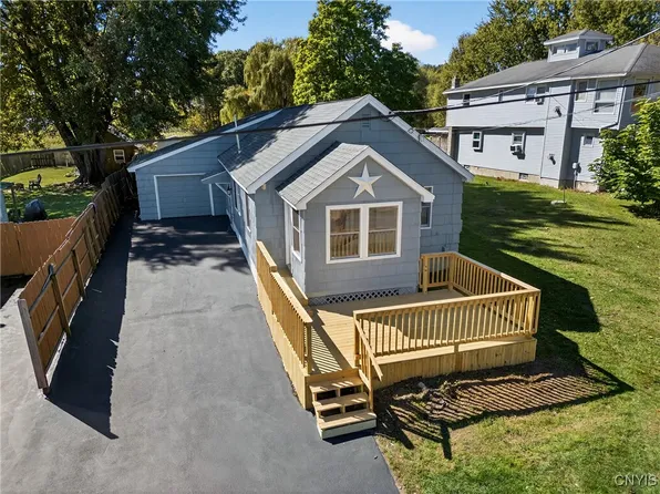 43 Woodworth Rd, Central Square, NY 13036