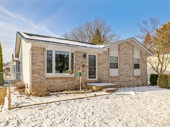 29590 Cotton Rd, Chesterfield, MI 48047