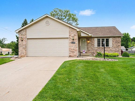 2nd image of 17981 Bay Winds Dr
