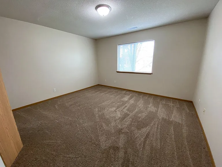 Dickinson Apartments — Photo 9