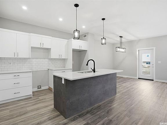 4th image of 811 Brighton BOULEVARD