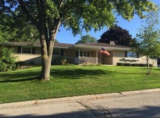 5350 Olympia Ln, Greendale, WI 53129