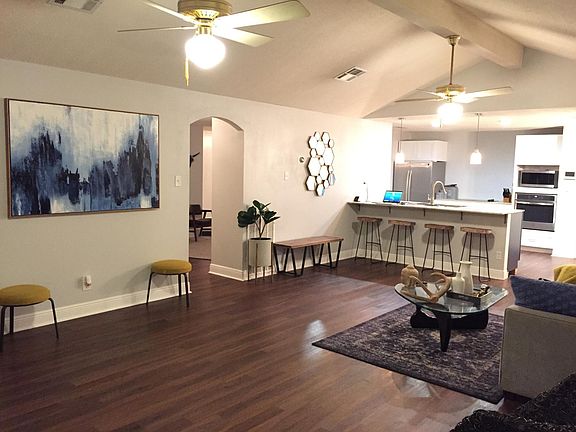 5th image of 5821 Albany Ct