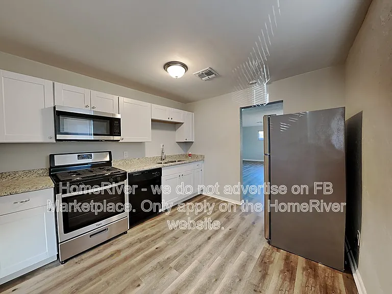 2216 W Minnezona Ave — Photo 5