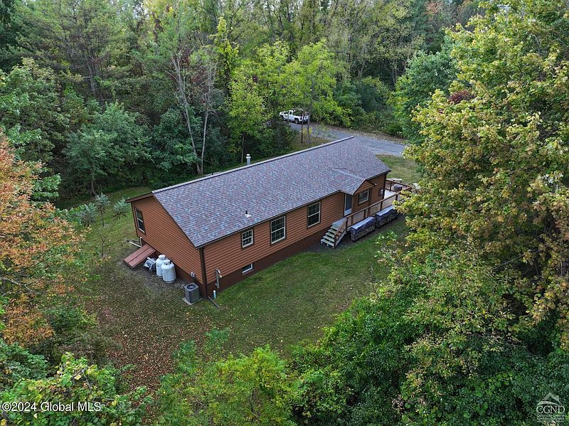 5th image of 100 Debbie Drive