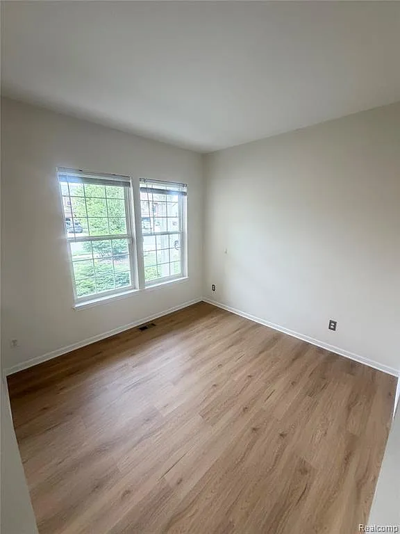 4 bed, 2.5 bath, 1900 sqft, $2,950 — Photo 3