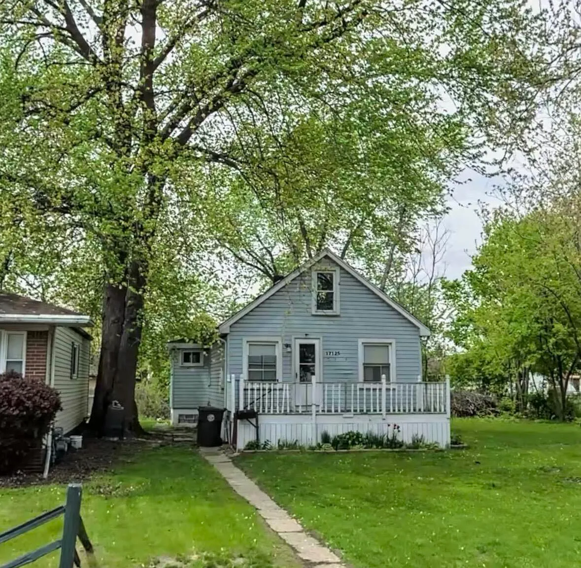 3 bed, 1.0 bath, 920 sqft, $1,400 — Photo 2