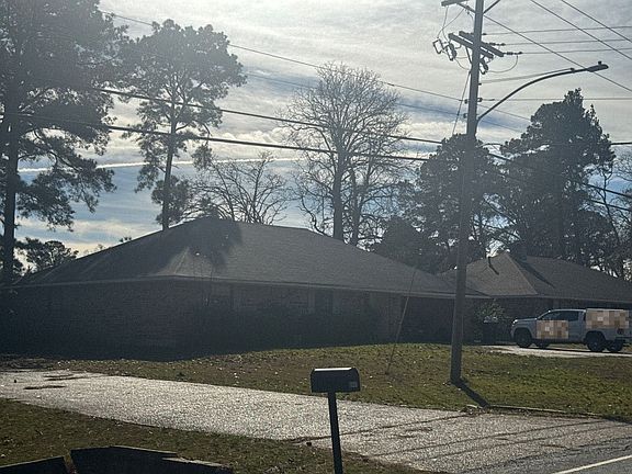 3rd image of 6143 Buncombe Rd