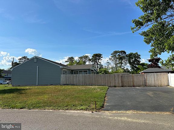 4th image of 1940 Sweetwood Dr