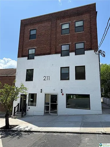 211 South St Photo 1