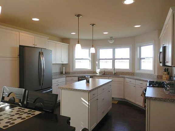 Extremely well done kitchen with recessed lighting
