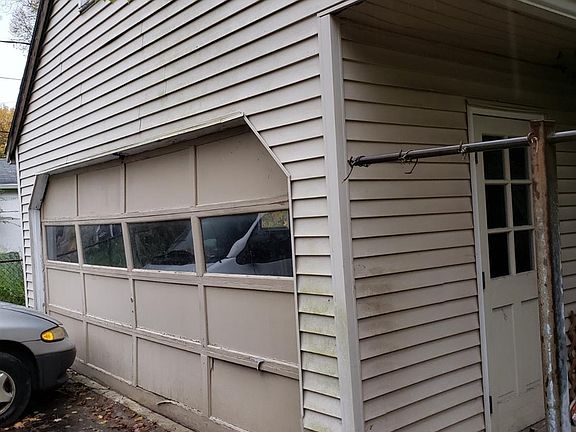 2nd image of 895 Starwick Dr