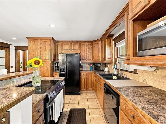 4th image of 1025 Westfield Rd