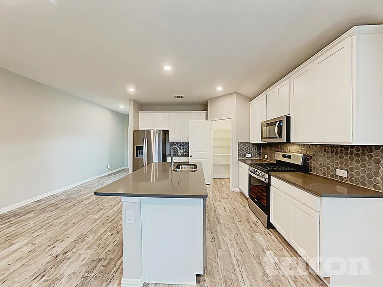 275 Sunshine Ln — Photo 7