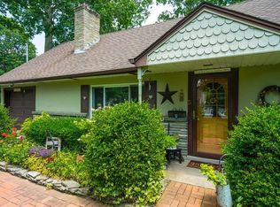 5 Menasha Ln, East Islip, NY 11730