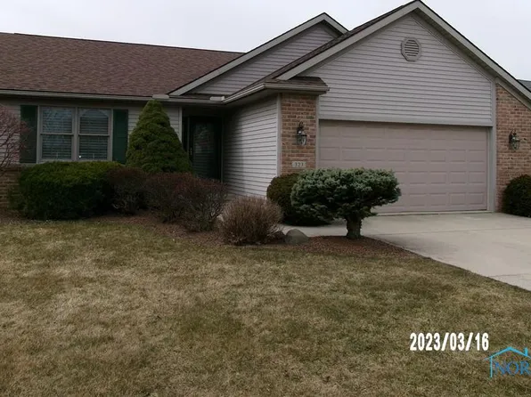 323 Country Meadows Dr, Oak Harbor, OH 43449