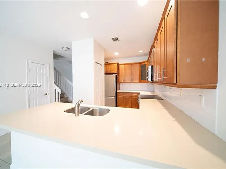 10440 NW 61st Ln #Townhouse 10440 — Photo 4